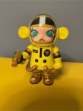 POP MART MEGA SPACE MOLLY 100% Series 2-B Banana